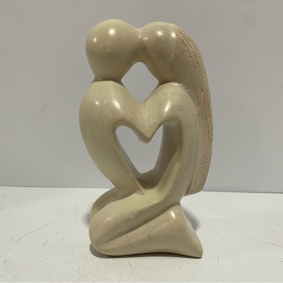 Art Figure Kenya Soap Stone 5.25” Inches “Kissing Couple” Wedding Gift - Picture 3 of 10